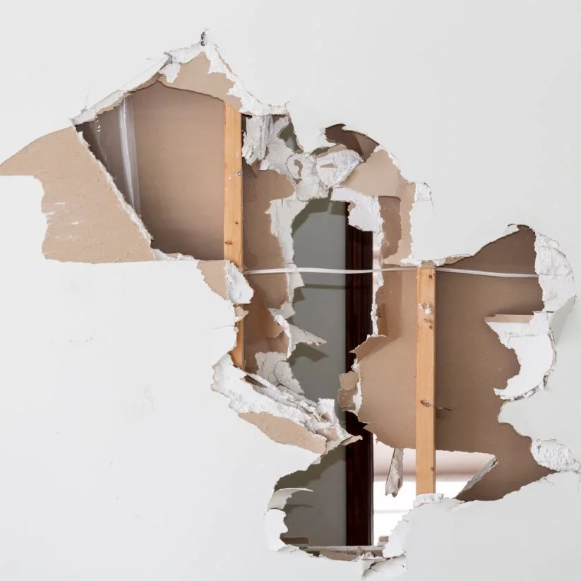 Réparer des trous et fissures dans un murs de gypse ou placo